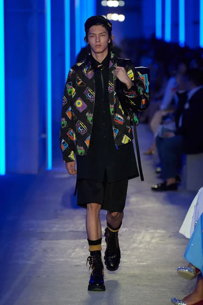 Look 19
